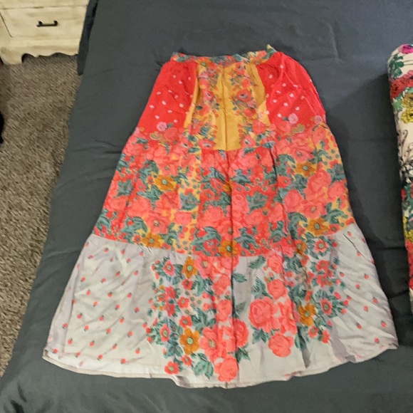 Beautiful Long flower print skirt by Tolani - Picture 3 of 3